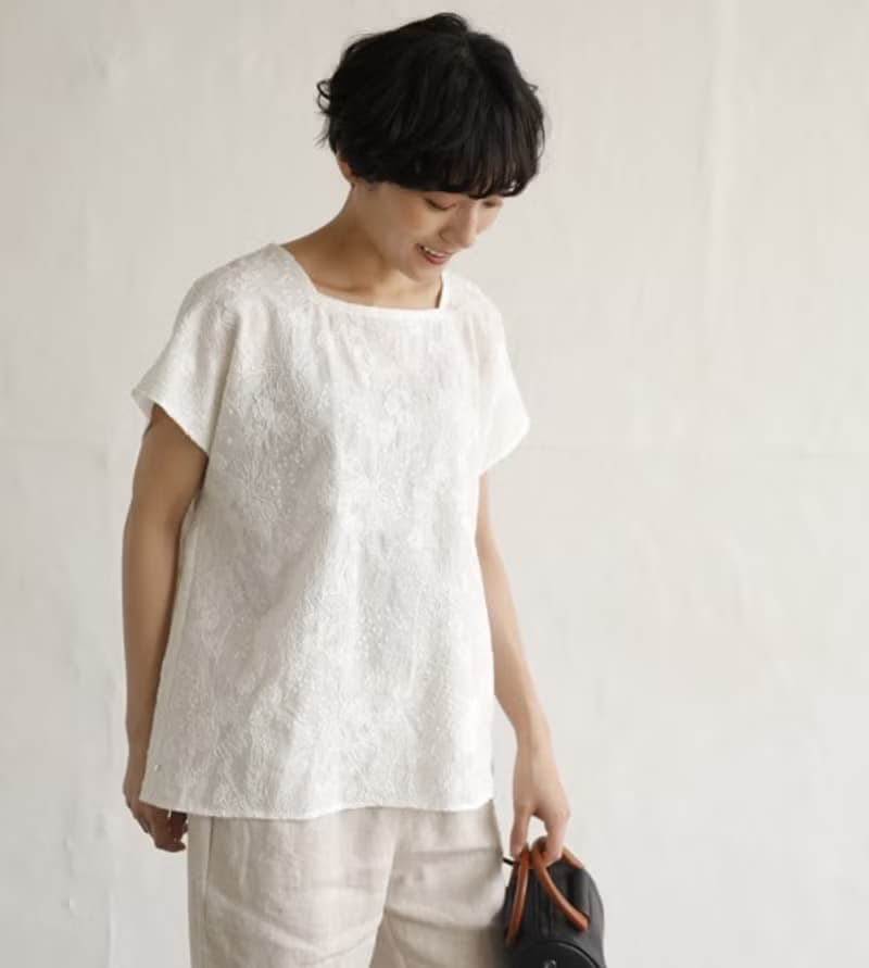 大人の夏服　立体的な刺繍ブラウス　フレンチスリーブ　コットンブラウス220602-1