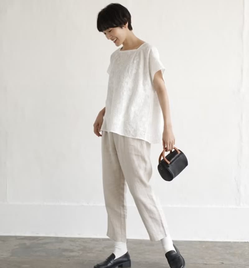 大人の夏服　立体的な刺繍ブラウス　フレンチスリーブ　コットンブラウス220602-1