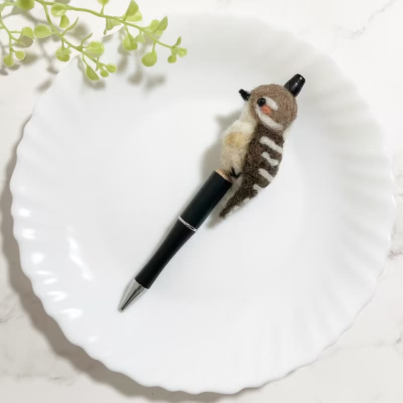 日本の野鳥 コゲラ好きさんのための存在感たっぷり 羊毛フェルト オリジナルマスコット 推しカスタムボールペン ギフト プレゼント 文房具 筆記用具 グッズ