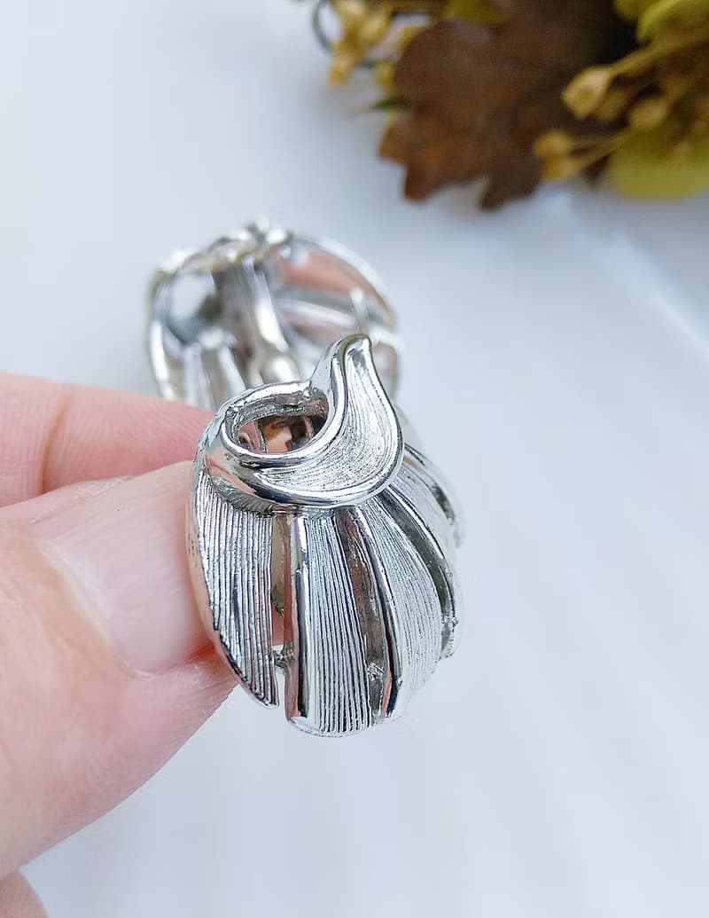 Vintage Jewelry 西洋古董飾品 LISNER 銀色調 對稱優雅 夾式耳環