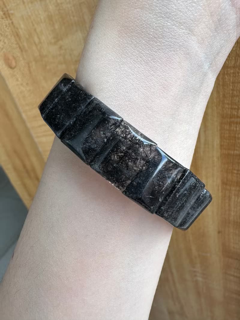 心忱- 黑髮晶手排