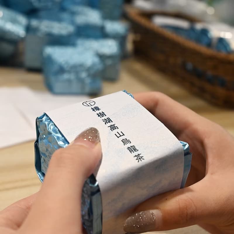 樟樹湖烏龍茶－台灣阿里山高山春茶(彩罐裝)