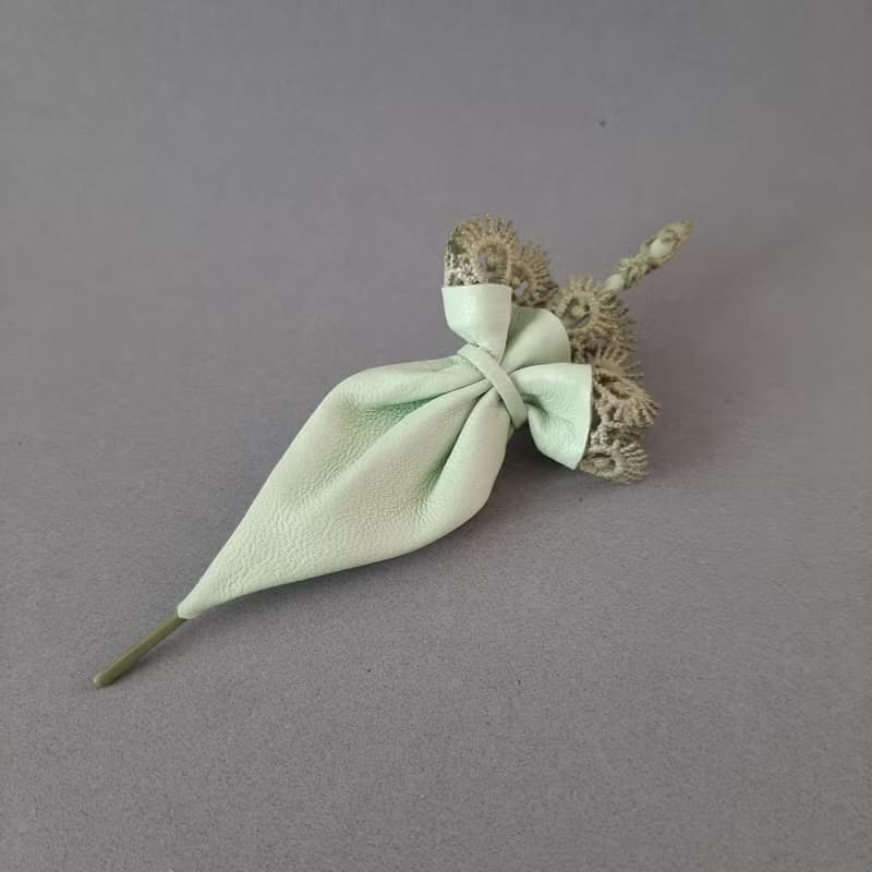 胸針 Green leather brooch for her Leather women's jewelry