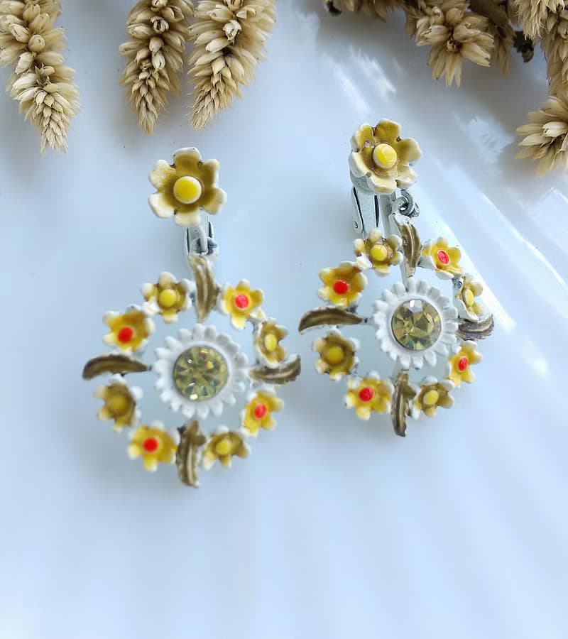 Vintage Jewelry 西洋古董飾品 垂墜 漾黃 琺瑯小花 夾式耳環