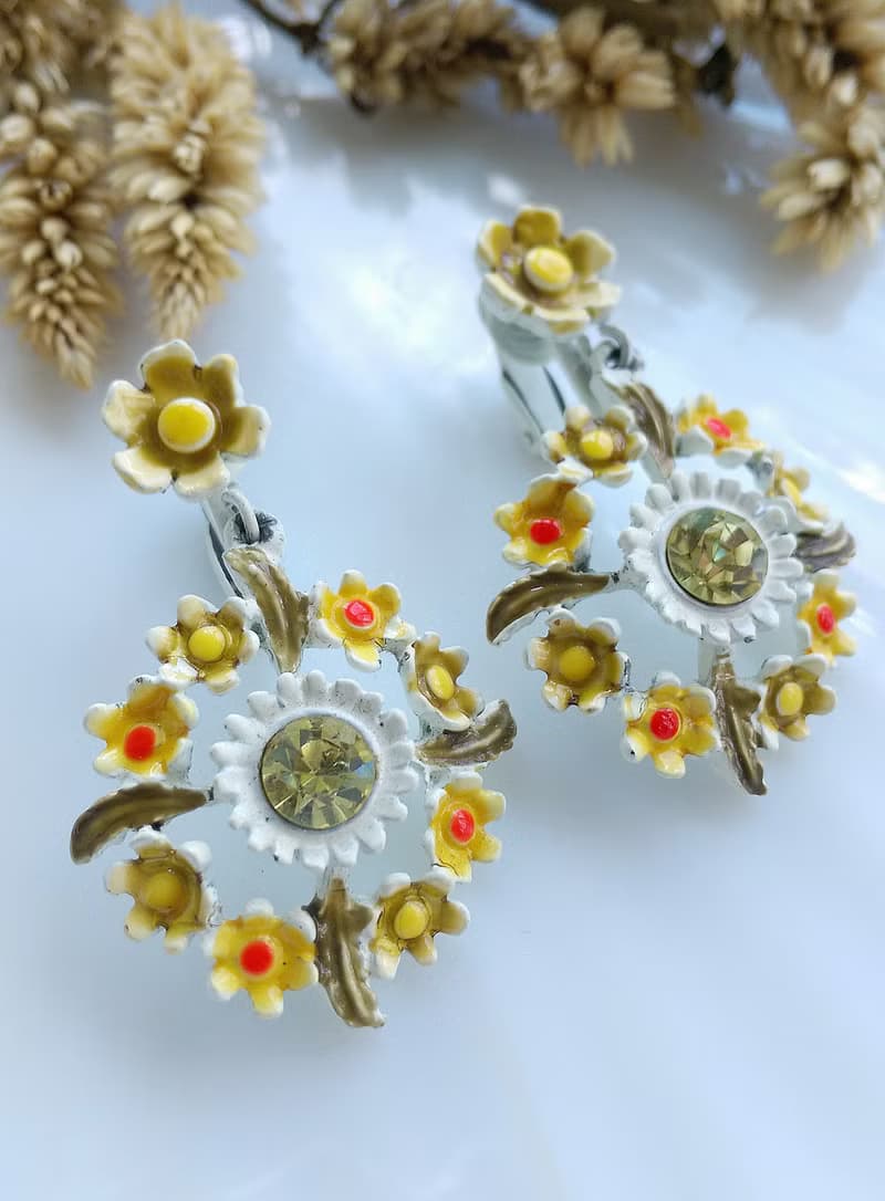Vintage Jewelry 西洋古董飾品 垂墜 漾黃 琺瑯小花 夾式耳環
