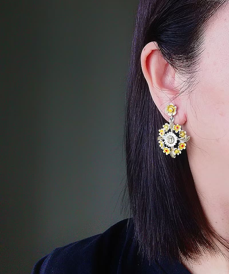 Vintage Jewelry 西洋古董飾品 垂墜 漾黃 琺瑯小花 夾式耳環