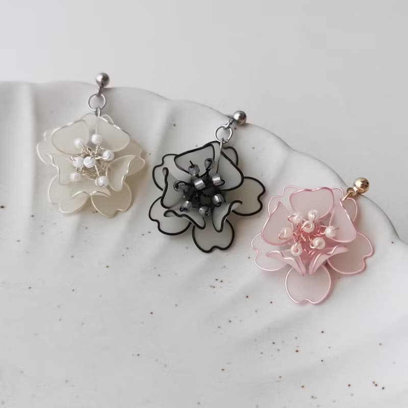 【Veverka】梅香-霧面款-樹脂純銀耳環 造花液 水晶花 樹脂花 滴