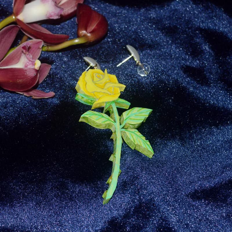 花的姿態 黃玫瑰不對稱設計花朵耳飾耳環耳夾 手繪木製 獨立設計