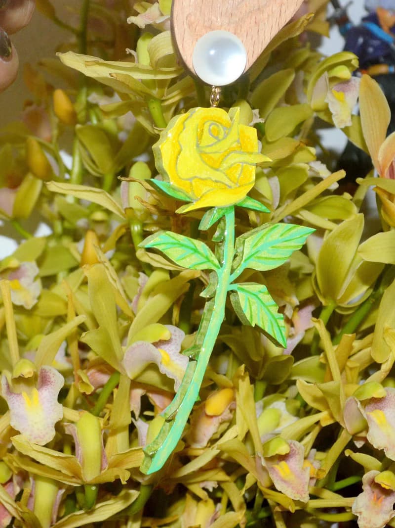 花的姿態 黃玫瑰不對稱設計花朵耳飾耳環耳夾 手繪木製 獨立設計