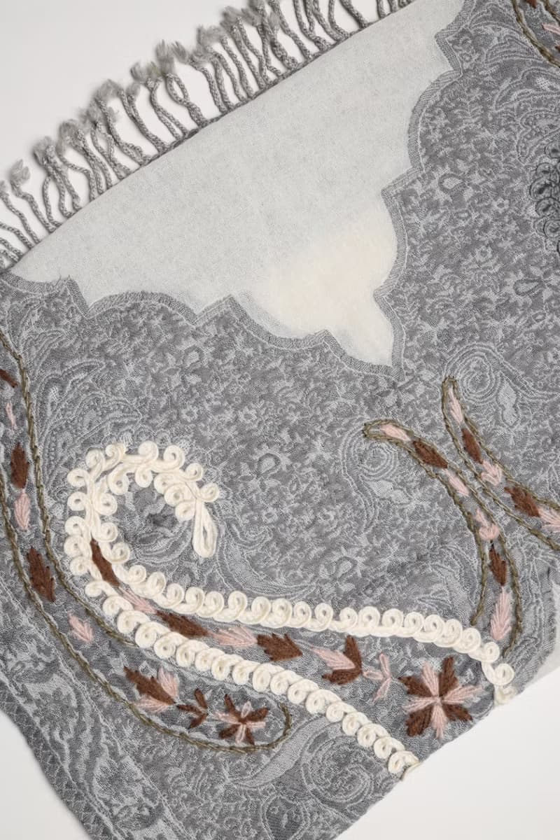 【情人節禮物】喀什米爾水煮羊毛手工刺繡圍巾披肩淺灰拼紗快速出