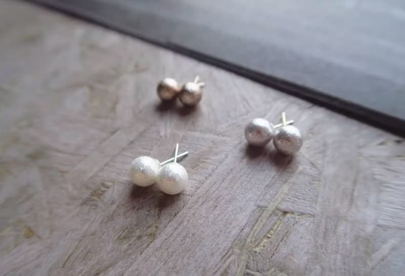 閃耀珍珠 特殊色耳環 8mm