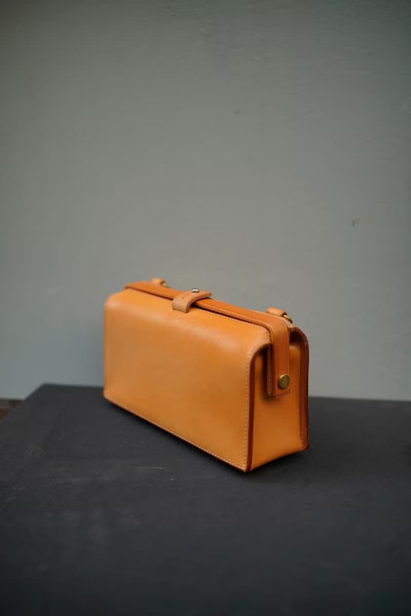 MOOS 單肩 小型 醫生包箱  16:9 thin size20 X 11 X 6.5 咖啡色