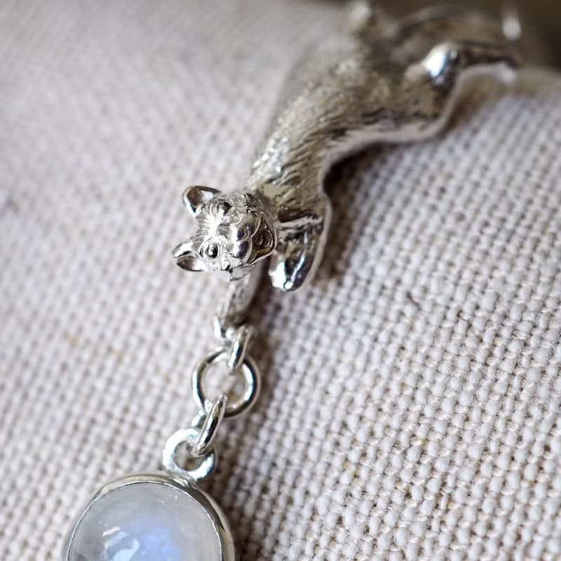 おしゃべり白猫ブレスレット レインボームーンストーン