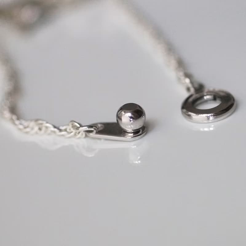 おしゃべり白猫ブレスレット レインボームーンストーン