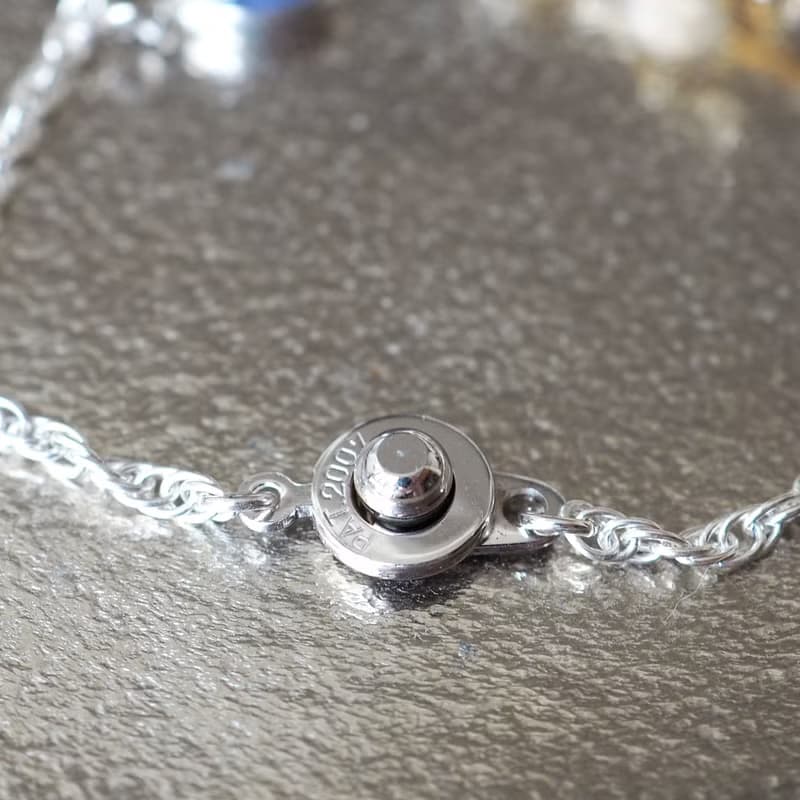 おしゃべり白猫ブレスレット レインボームーンストーン