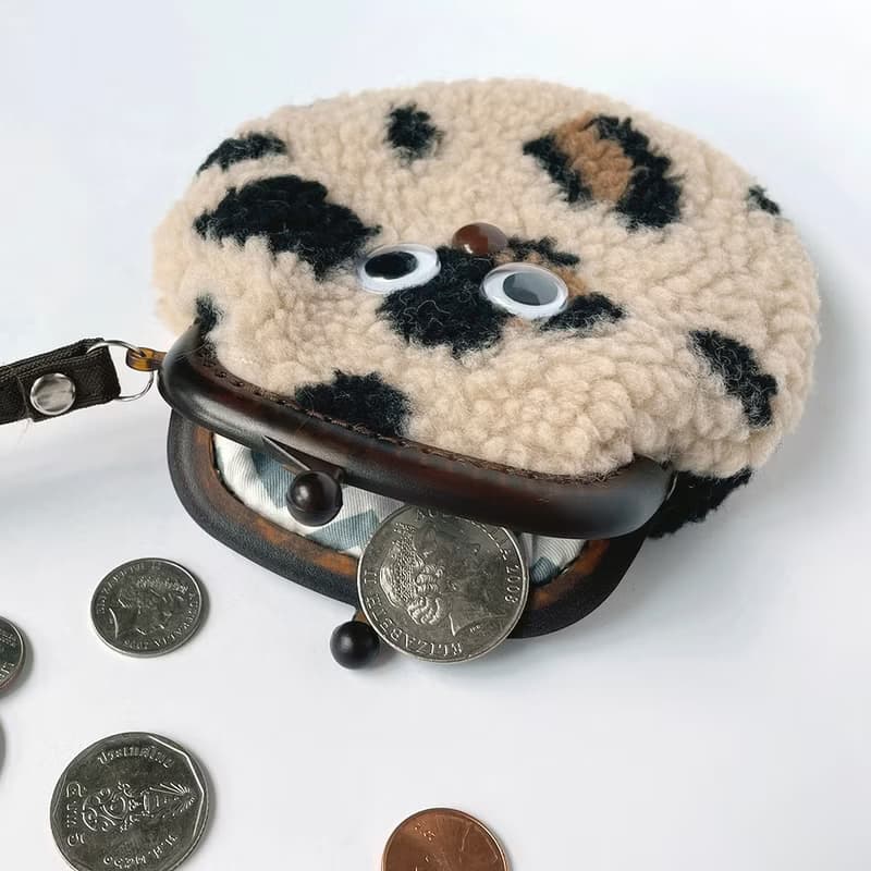 抱豹毛毛怪 / 塑膠口金 / 零錢包 / 筆袋 / 掛飾鑰匙圈