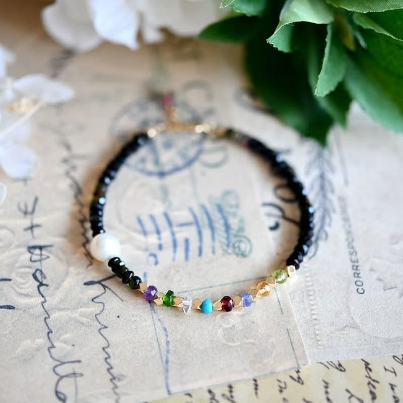 10種類天然石のカラフルブレスレット 10月誕生石　ブラック系