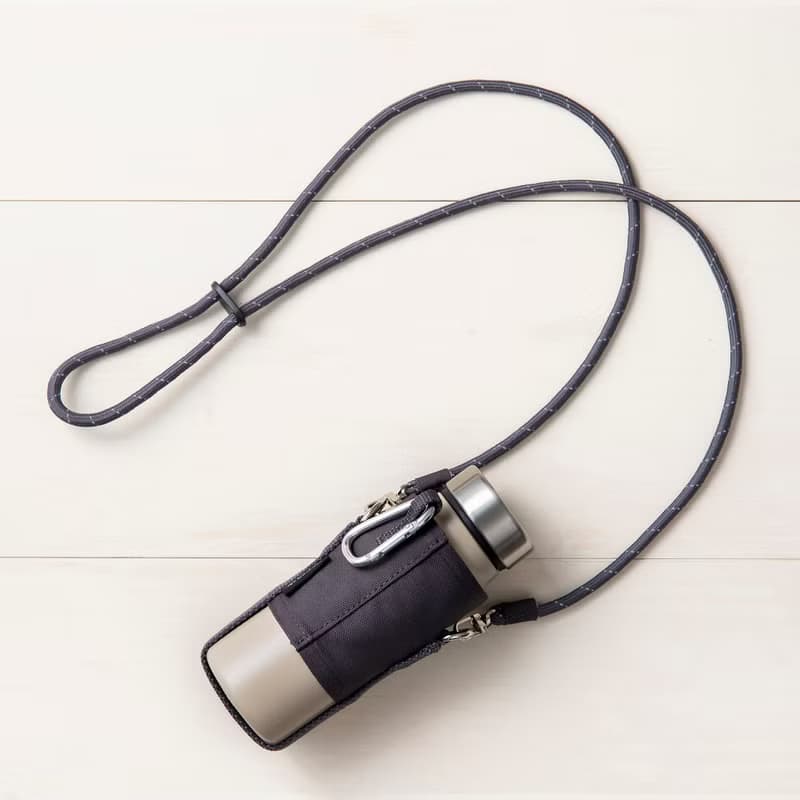 【孔雀Peacock】400ML 不鏽鋼保溫杯 可調杯袋登山扣環-米+黑杯袋