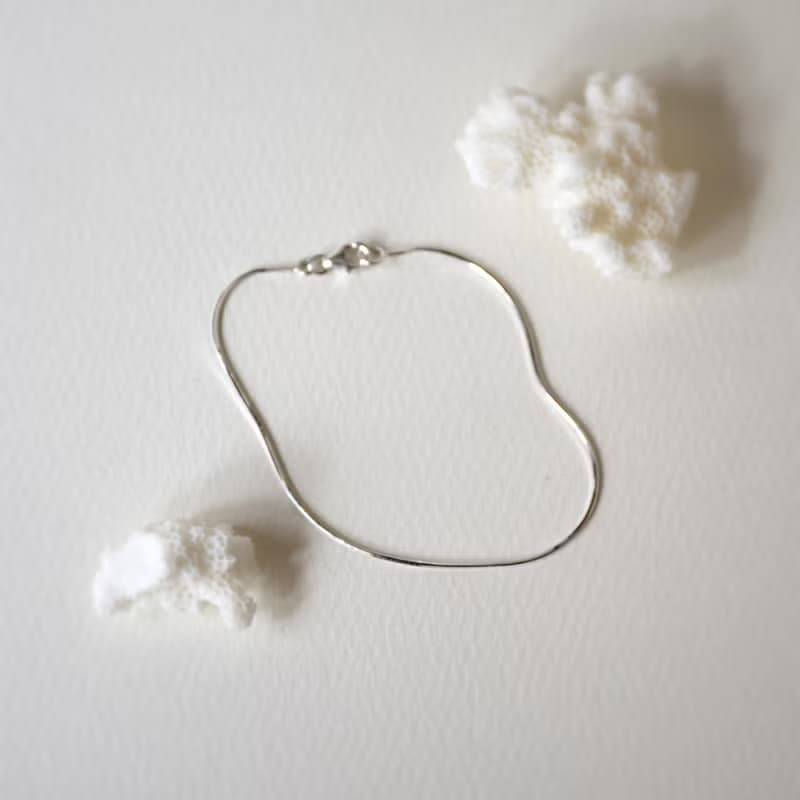 簡約幼銀編織蛇骨925銀手鍊 // Tiny Sterling Silver Bracelet