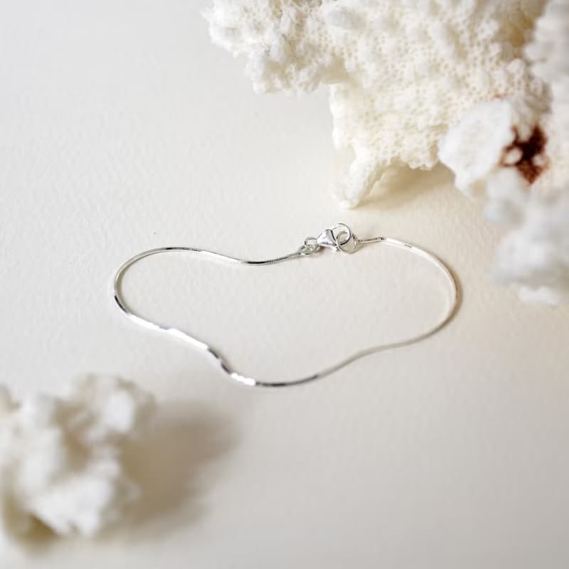 簡約幼銀編織蛇骨925銀手鍊 // Tiny Sterling Silver Bracelet
