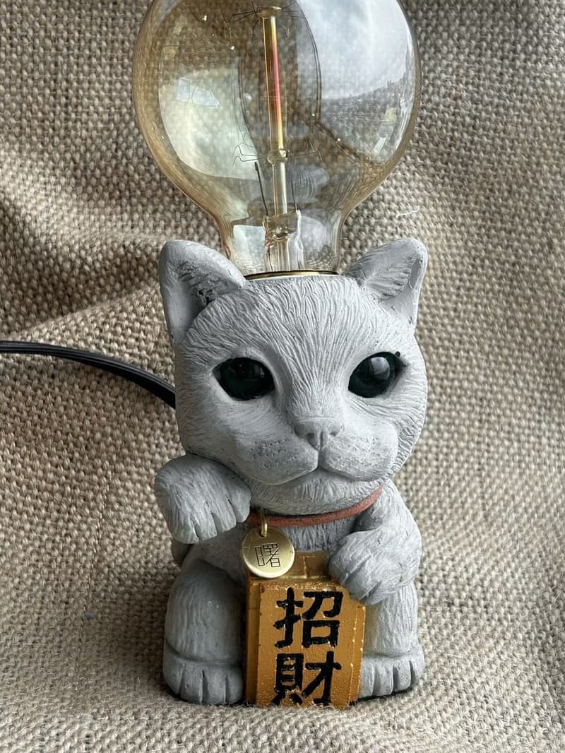 曙MUSE 項圈招財貓水泥桌燈