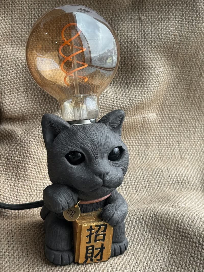 曙MUSE 項圈招財貓水泥桌燈