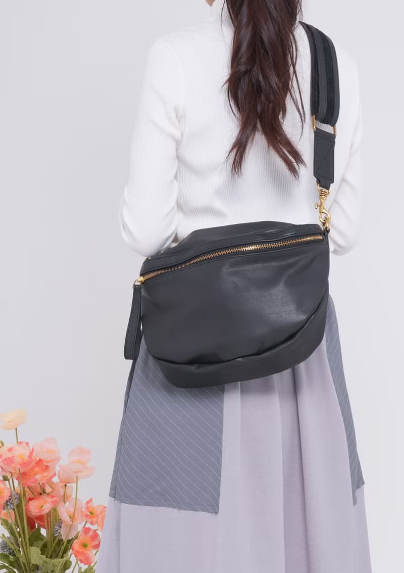 supportingrole 寬帶設計  真皮肩背隨身包側背包 黑