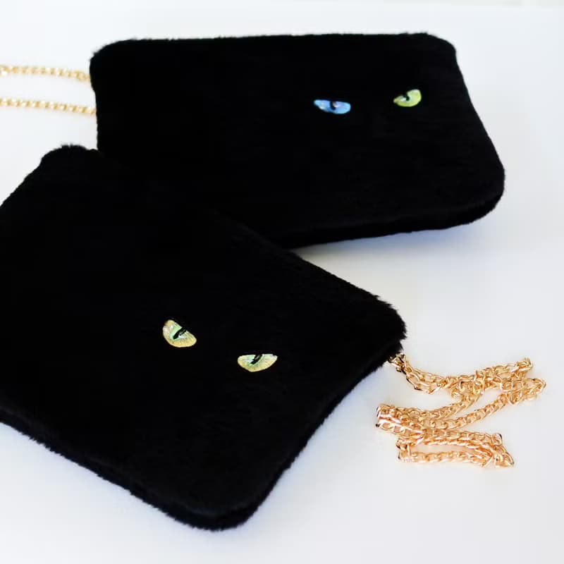 クリスマスラッピング付き　黒猫ショルダーバッグ　猫の目刺繍　フェイクファー