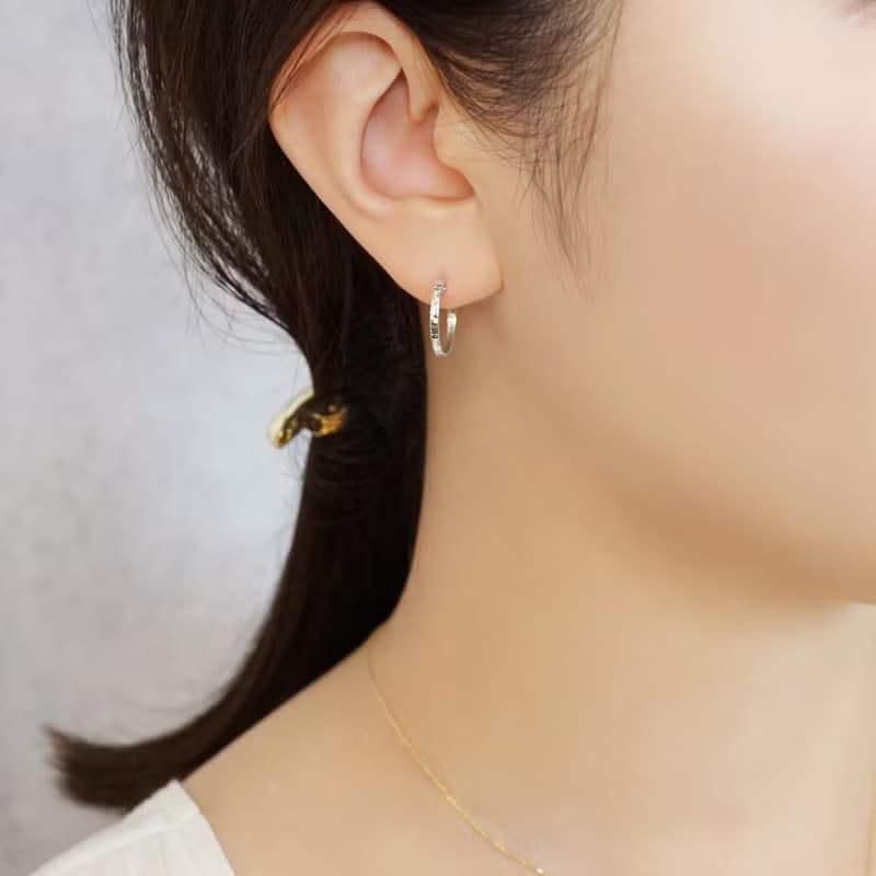 14K/10K 花朵切割細長環形耳環 (白金)