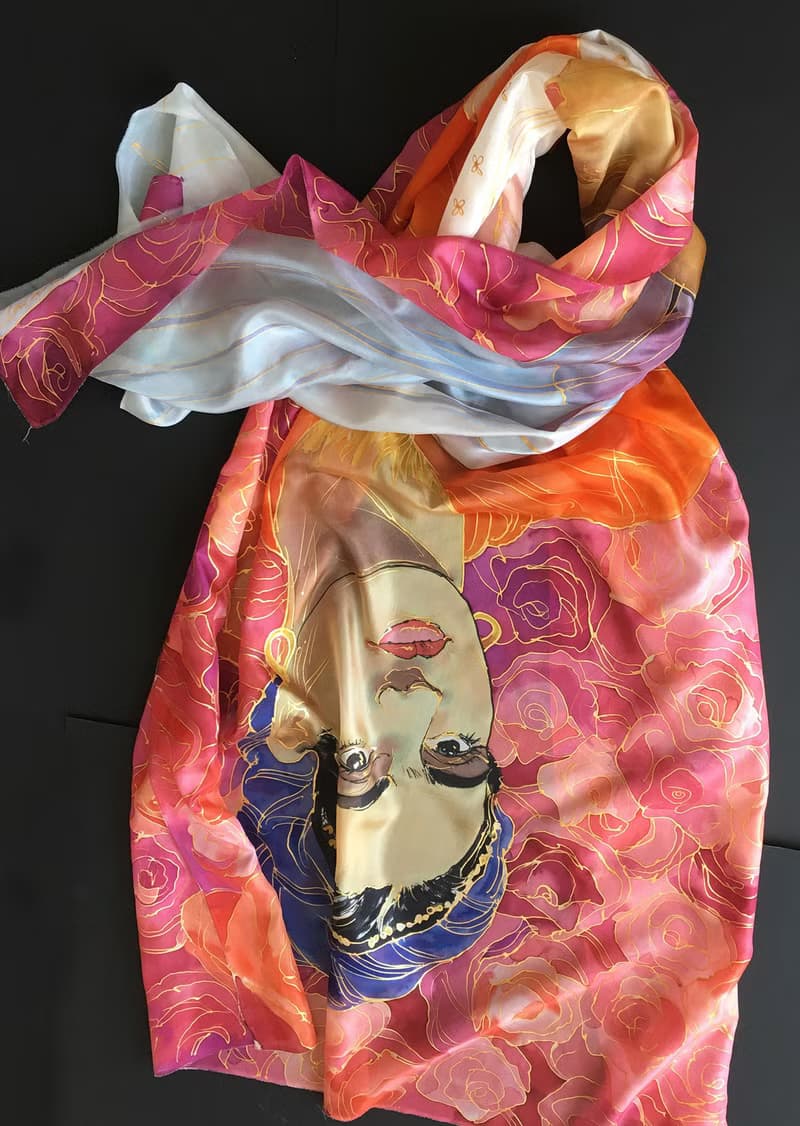 Frida Kahlo帶著紅色圍巾
