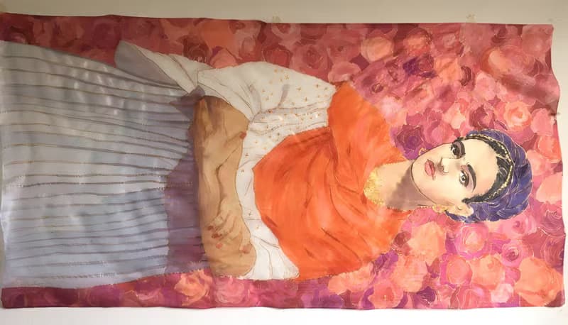 Frida Kahlo帶著紅色圍巾