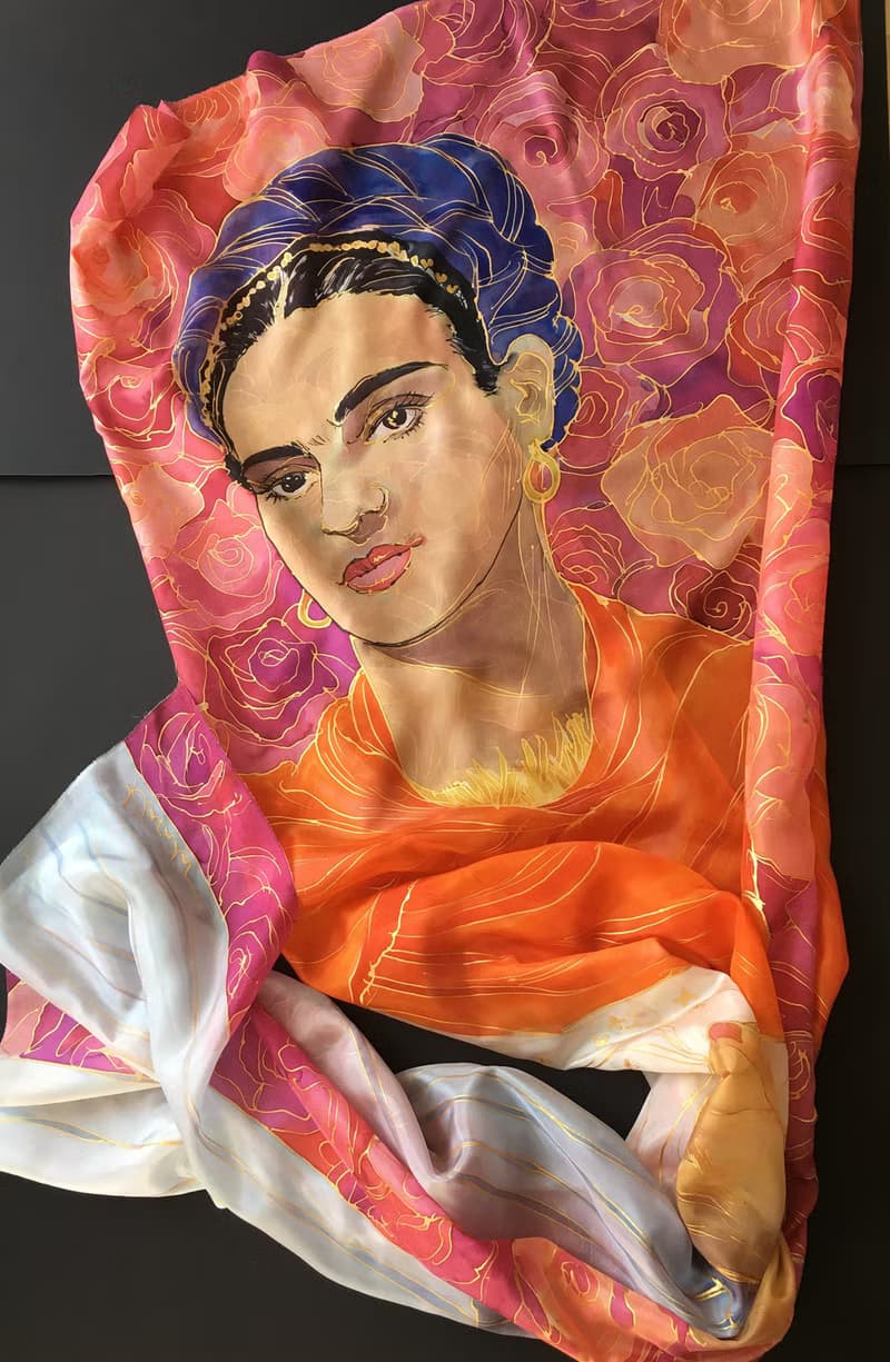 Frida Kahlo帶著紅色圍巾