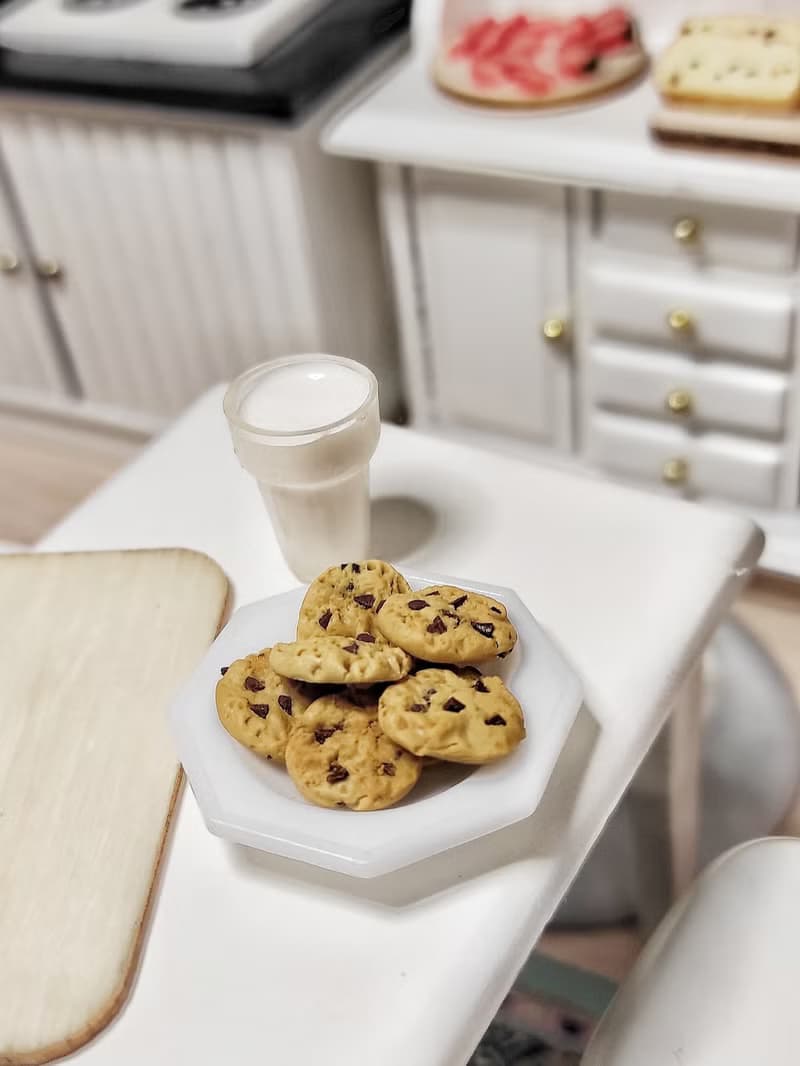 Realistic baking, dessert for dolls, doll's house, diorama, miniature