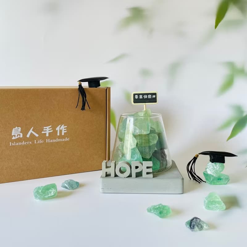 能量擴香水晶山【綠螢石的創造與成長】水晶禮盒-(水泥字要加購)
