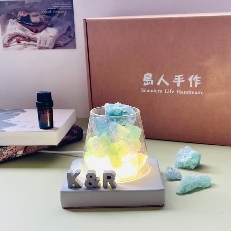 能量擴香水晶山【綠螢石的創造與成長】水晶禮盒-(水泥字要加購)