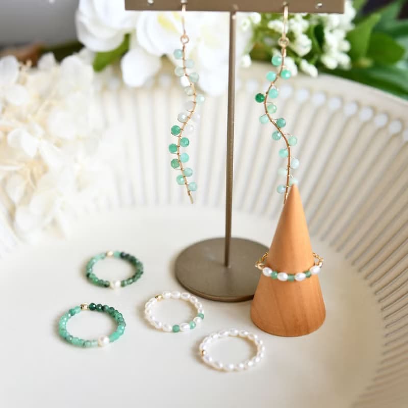 痛くない　グラデーションエメラルドのイヤーカフ 5月誕生石　片耳用