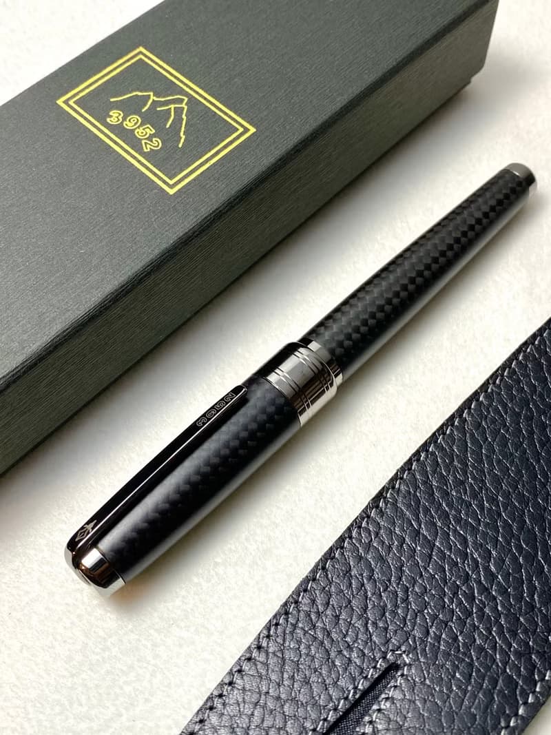 3952老山羊-X800 霧面碳纖維 旋轉式  玫瑰金/雙色鋼尖鋼筆