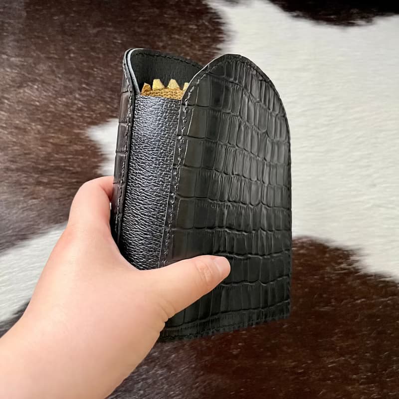 本革のフォトフレーム　手縫い　金色額縁