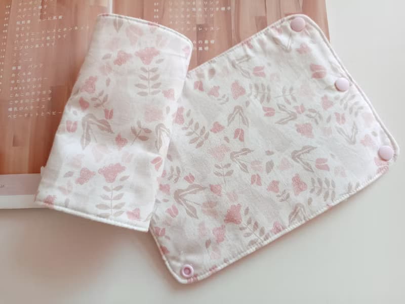 【11/14後出貨】兔子剪影 彌月禮物 揹帶口水巾 奶嘴夾 嬰兒圍兜