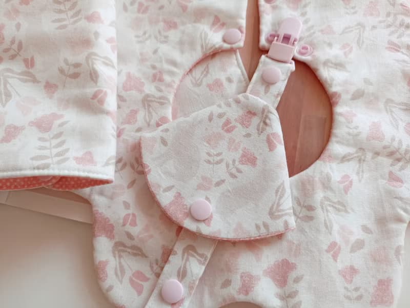 【11/14後出貨】兔子剪影 彌月禮物 揹帶口水巾 奶嘴夾 嬰兒圍兜