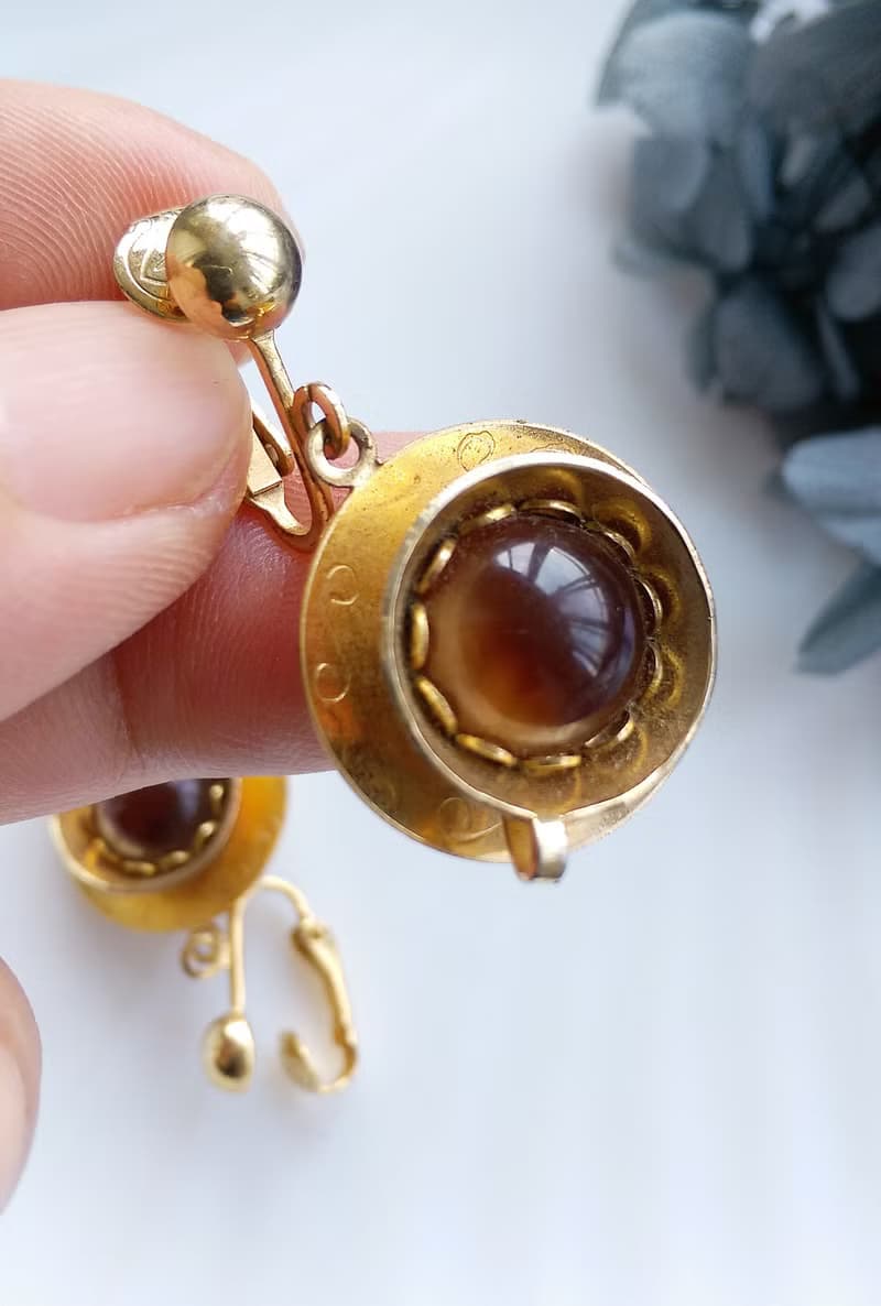 Vintage Jewelry 西洋古董飾品 SARAH COV 旋轉咖啡杯 夾式耳環
