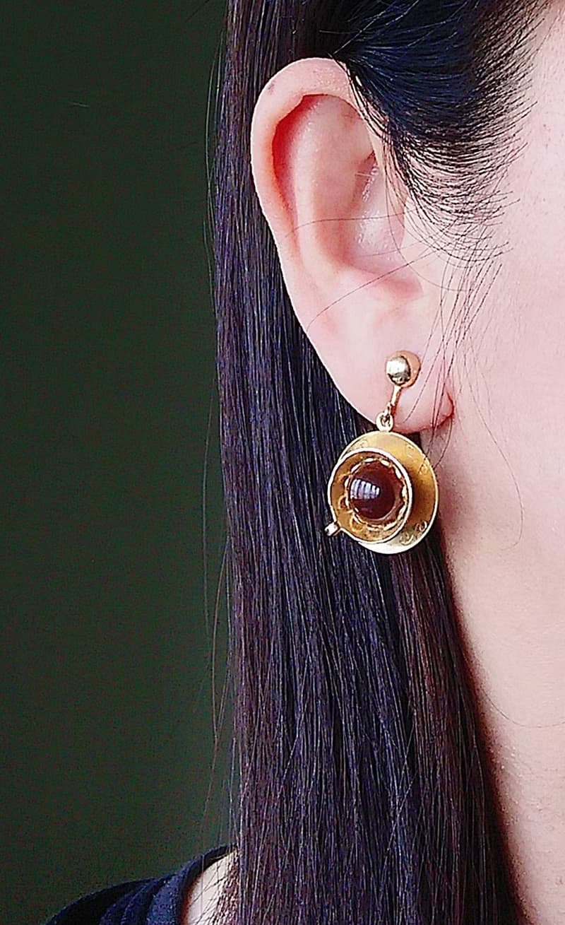 Vintage Jewelry 西洋古董飾品 SARAH COV 旋轉咖啡杯 夾式耳環