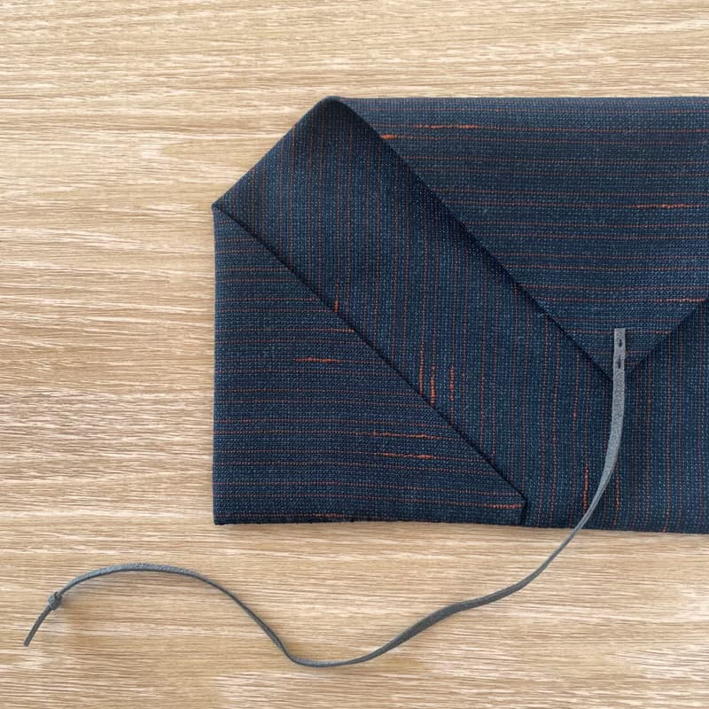 【1点もの】着物地ので作る箸袋・カトラリーホルダー -ウール着物地 紺に所々に赤の横糸 S