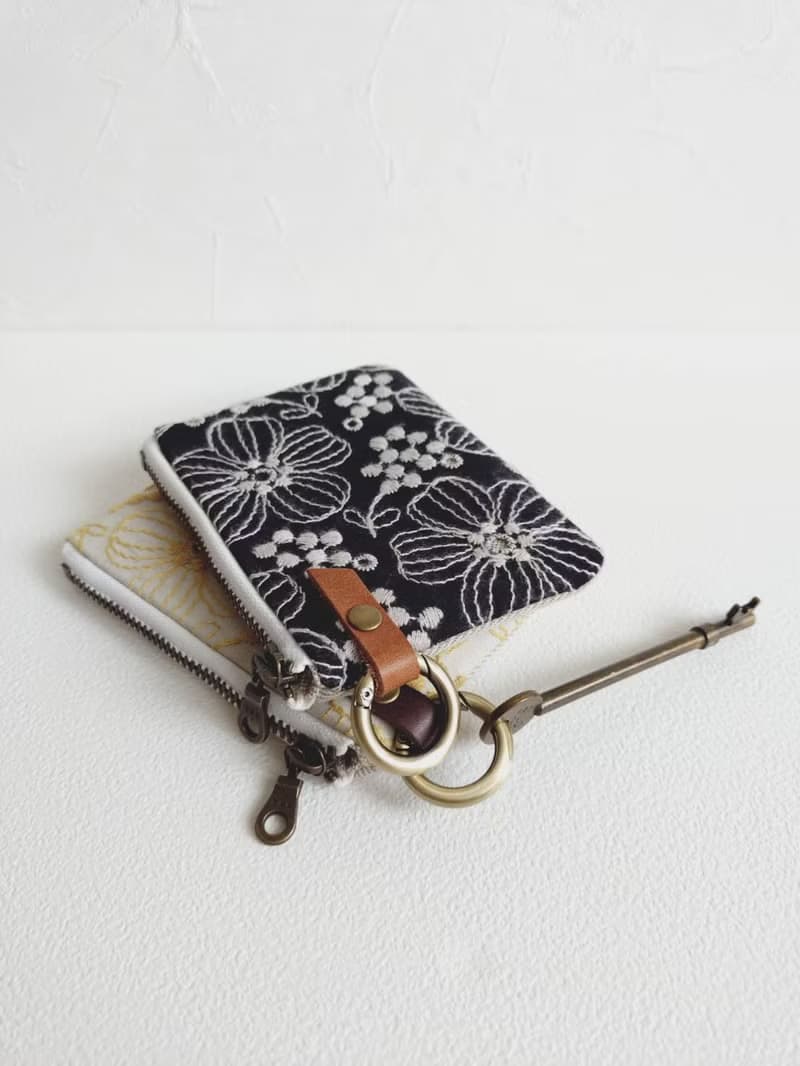 【FQ10/方塊小錢包】日本刺繡 五瓣扶桑 黃 黑 日本帆布 法國布
