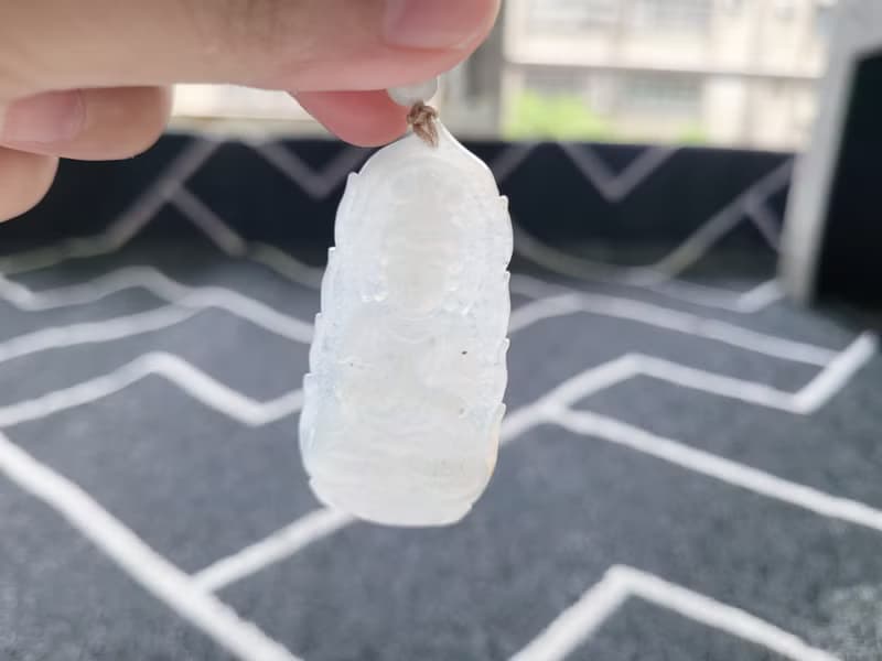 【親翠】天然翡翠 白冰清爽透亮灑烏雞點開臉和美觀音項鍊 佛系