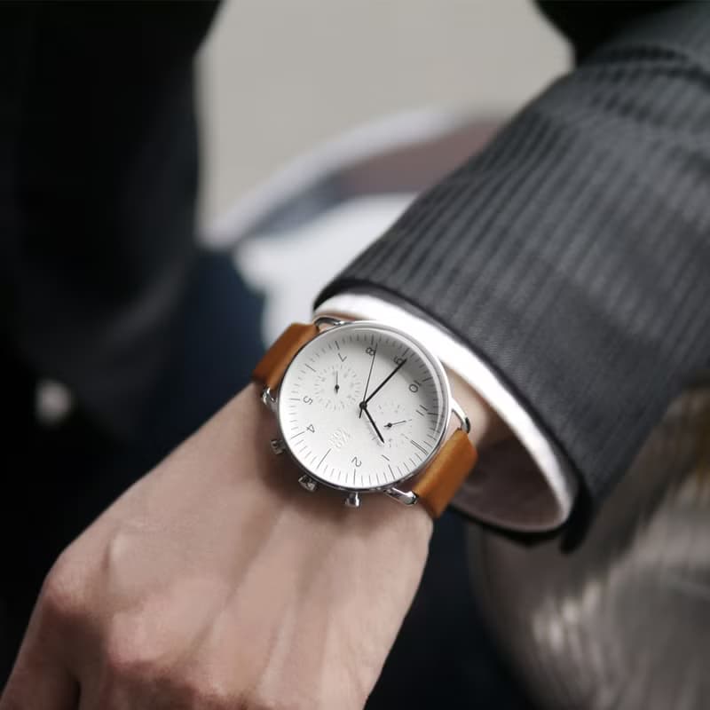 REFINE 7148 旅行者三眼多功能植鞣皮革手錶 - 純淨白