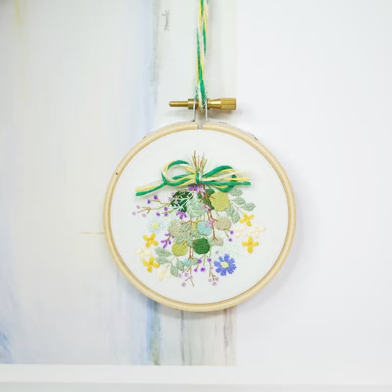 倒吊草花花束 手刺繡框掛飾