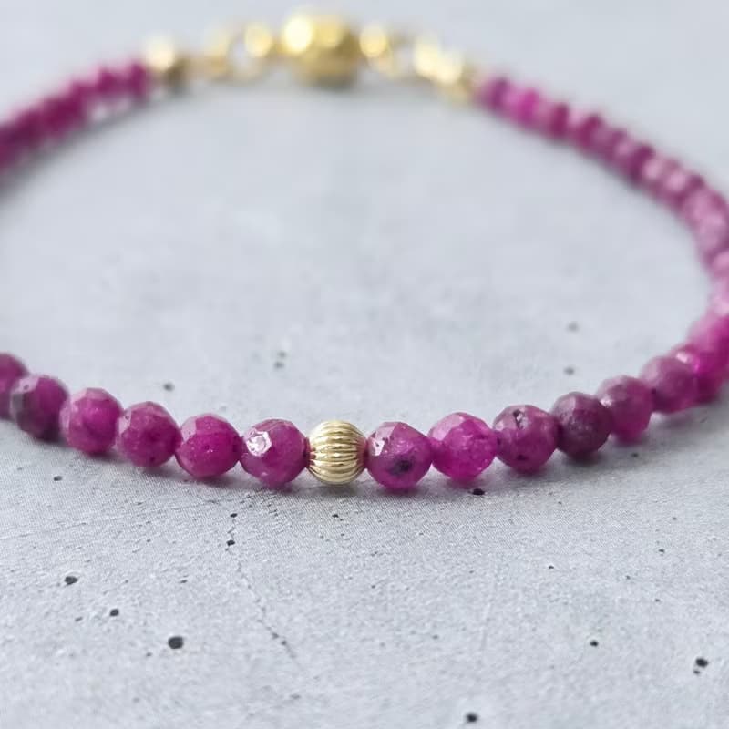 【日本製】天然ルビー ブレスレット – 14kgfビーズ / マグネット留め具 / 金属アレルギー対応