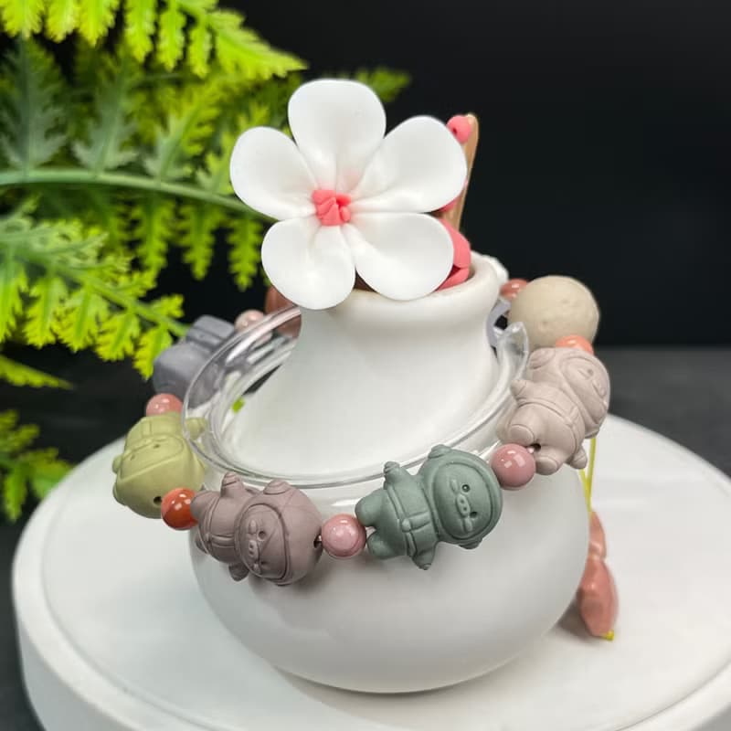 精品趣味阿拉善瑪瑙手串多彩啞光雕刻可愛小豬太空宇航員單圈女