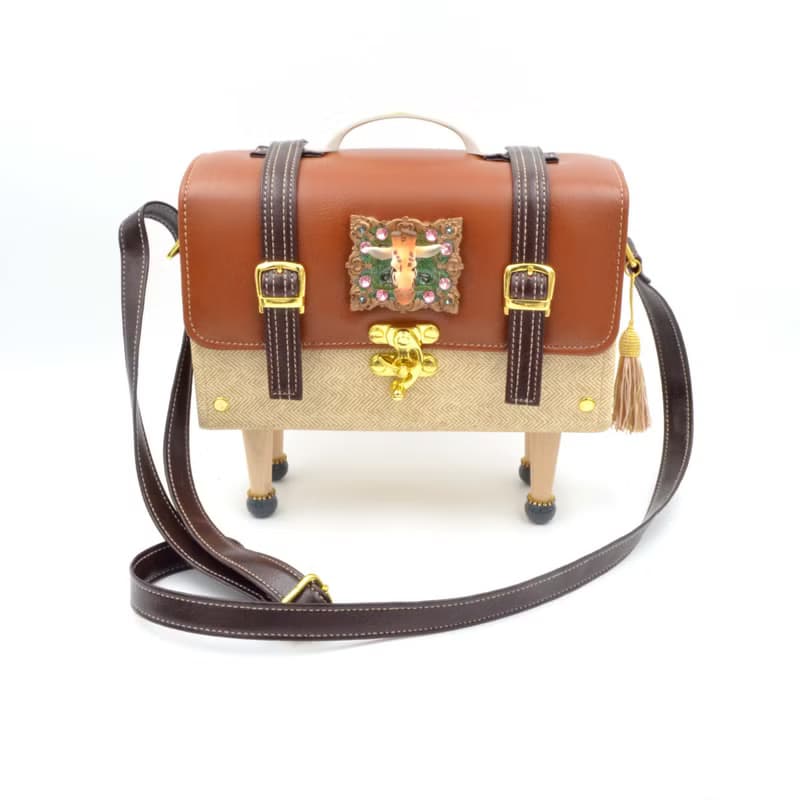 立體長頸鹿綴寶石水晶裝飾 咖啡色x杏色PU仿皮箱子斜肩帶手袋包包